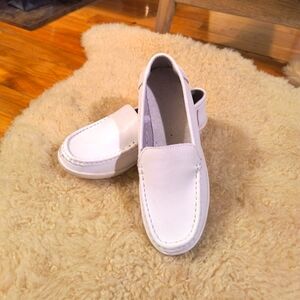 Size 39 Women White Loafers Shoes. White Vegan leather. Good condition!